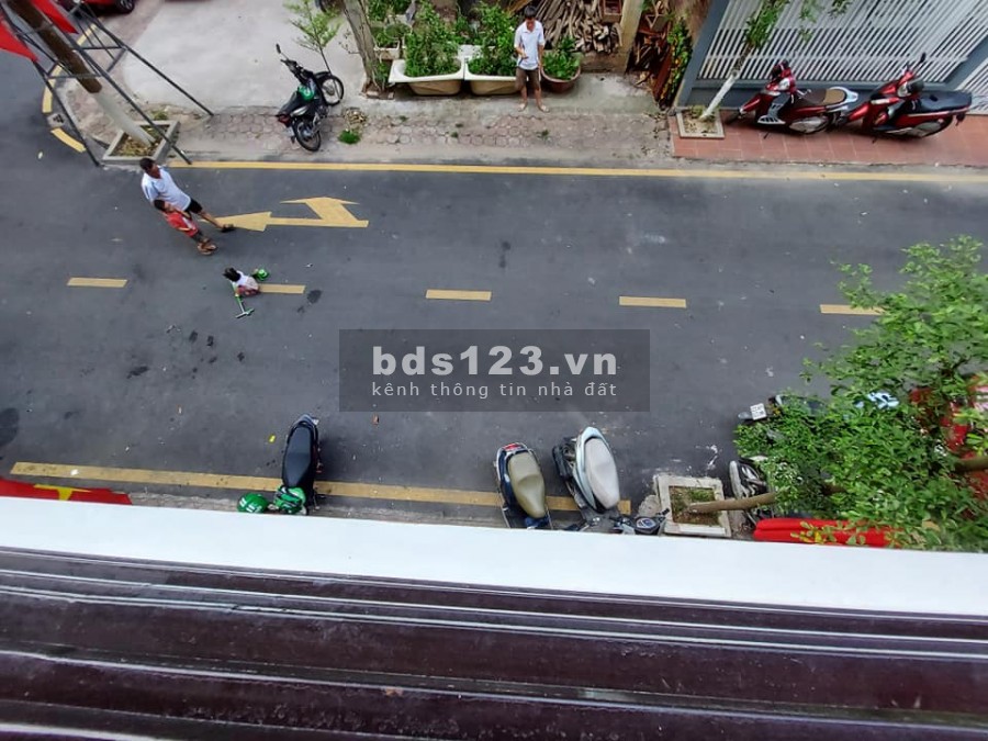 Bán nhà mặt tiền gần phố Nguyễn Văn Lộc, nhà nguyên căn đẹp, ô tô tránh