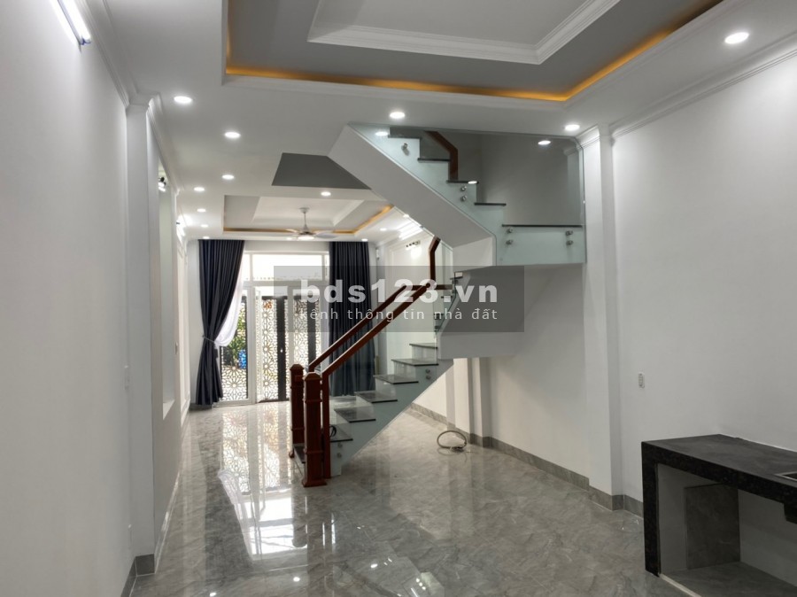 Bán nhà mặt tiền đường Đô Đốc Long, 8 phòng ngủ, dòng tiền 20 triệu/tháng