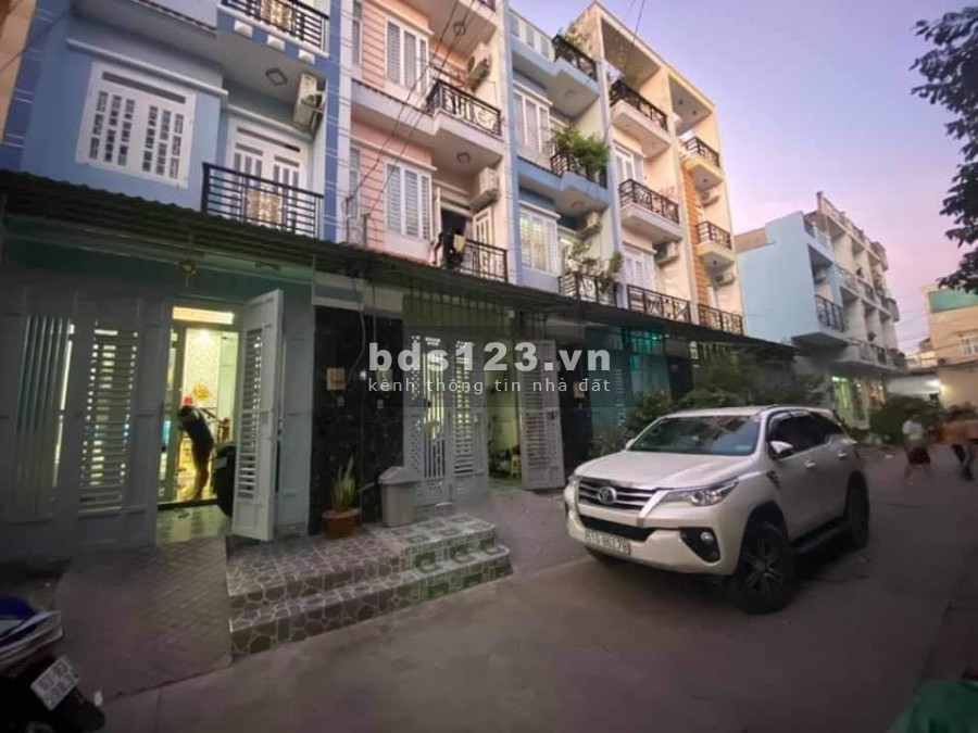 Mặt tiền Đô Đốc Long nguyên căn đúc 3 tầng kiên cố cho thuê 20 triệu/tháng