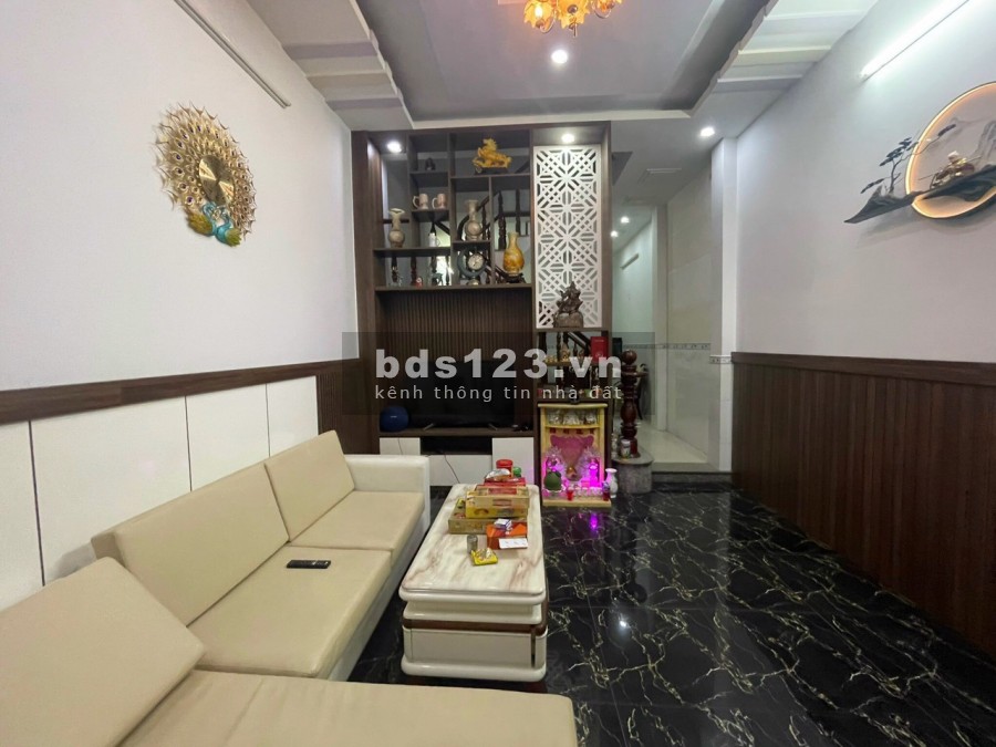 Chỉ hơn 100 triệu/m2 nhà mặt tiền Đô Đốc Long, dòng tiền 20 triệu/tháng, 8 PN, nhà 4 tầng