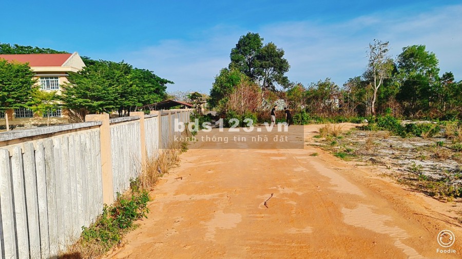 Đất mặt tiền đường sát Quốc Lộ 55, cạnh trường học, ubnd Thắng hải
