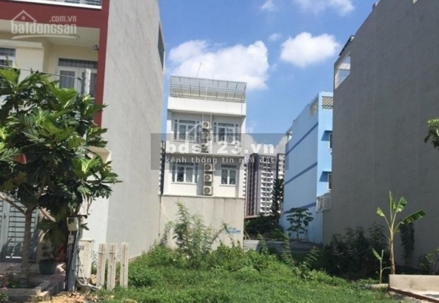 Bán đất Bình Chánh siêu rẻ đường Đoàn Nguyễn Tuấn liền kề chợ Hưng Long giá 2,7 tỷ