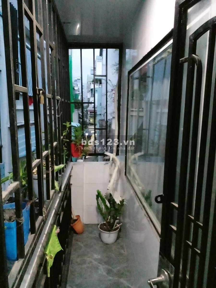 Nhà hiếm tiền nhỏ sát mặt tiền khu Bắc Hải giá 2.9 tỷ, 3 tầng vào ở ngay