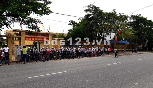 Bán đất 2280mư đường lớn, khu dân cư, gần chợ, trường học, giá bán 560 triệu