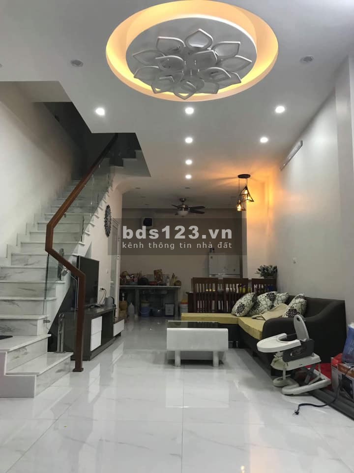 Bán nhà Mễ Trì Thượng, Nam Từ Liêm 47m2, 4T, ô tô, kd, giá có 5 tỷ.
