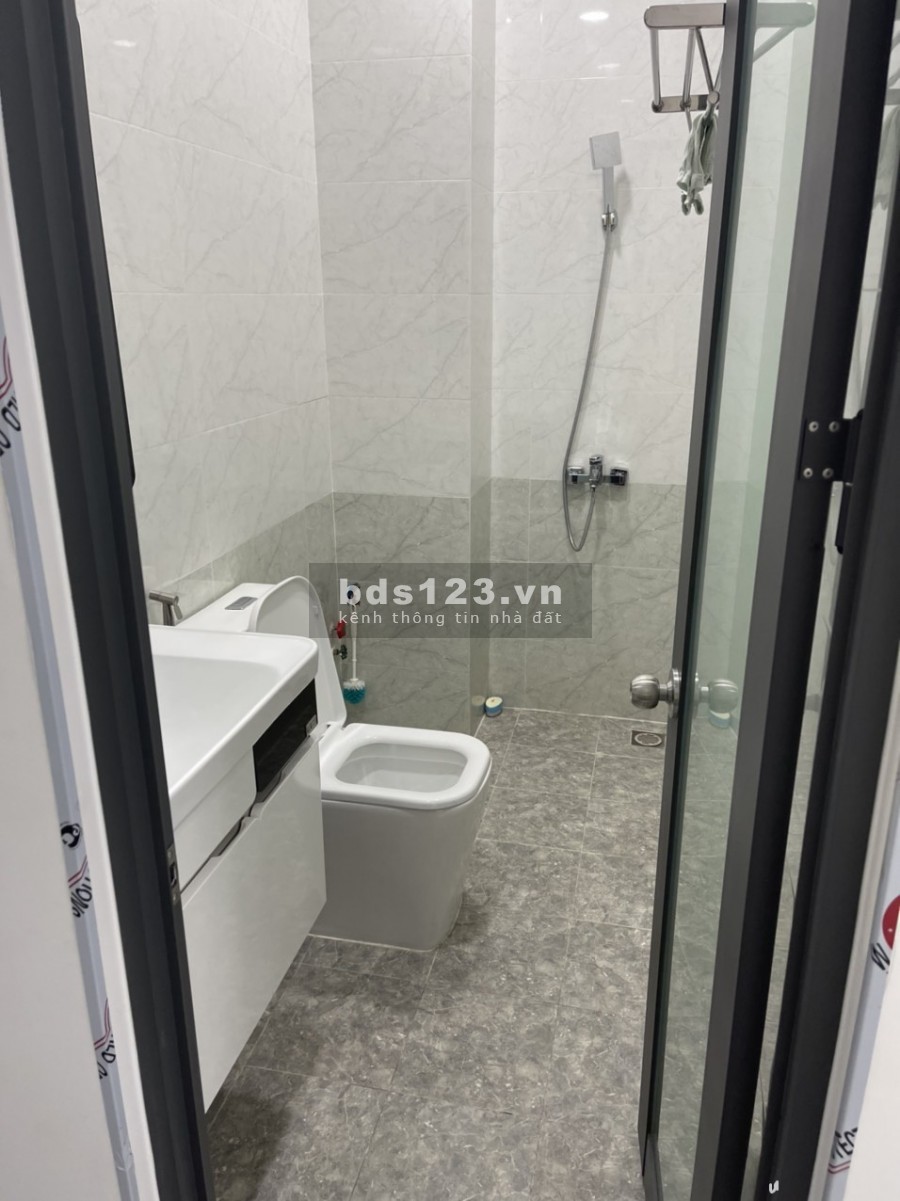 Nhà mặt tiền Lê Lư, diện tích 4x18m, mới 100%, giá 14 triệu/tháng