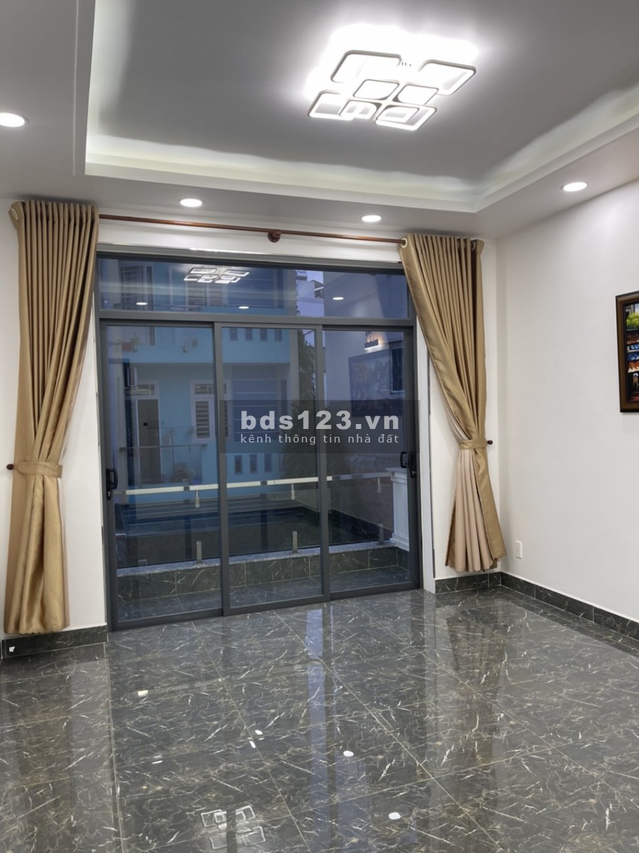 Nhà mặt tiền Lê Lư, diện tích 4x18m, mới 100%, giá 14 triệu/tháng