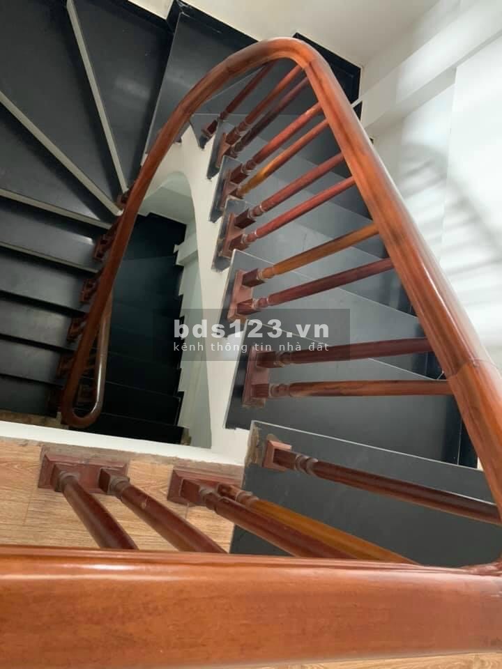 Siêu phẩm Cầu Giấy, dt 44m2, 6 tầng, 8 phòng ngủ, cách ô tô 30m, tặng lại nội thất, giá siêu covid giá 4.6 tỷ