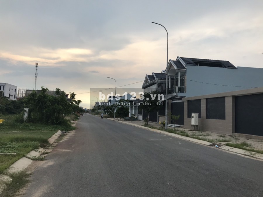 Tôi cần bán 98m2 đất ngay KDC Phạm Văn Hai huyện Bình Chánh TPHCM