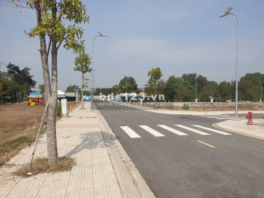 Đất nền mặt khu dân cư xã Hòa Phú, Củ Chi, diện tích 94m2
