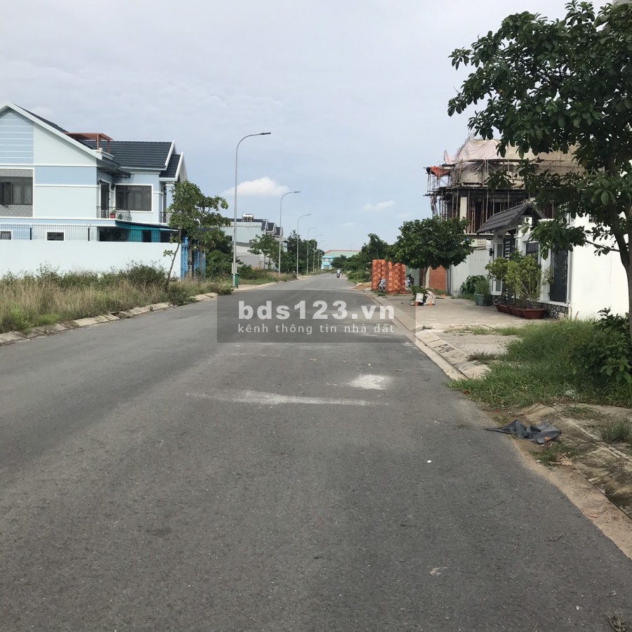 Tôi cần bán 98m2 đất ngay KDC Phạm Văn Hai huyện Bình Chánh TPHCM