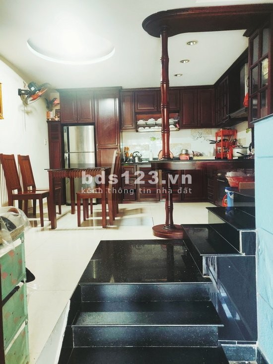 Bán nhà mặt phố 4 tầng đúc, mặt tiền đường lớn, phường Tân Quy, Quận 7