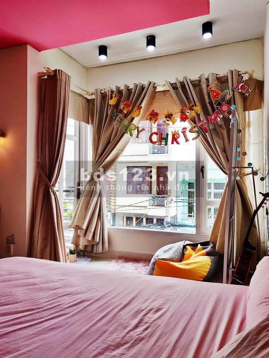 Bán nhà mặt phố 4 tầng đúc, mặt tiền đường lớn, phường Tân Quy, Quận 7