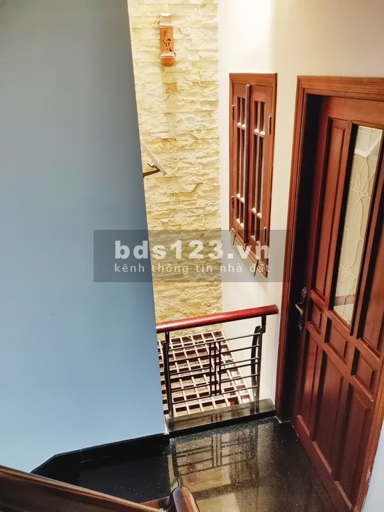 Bán nhà mặt phố 4 tầng đúc, mặt tiền đường lớn, phường Tân Quy, Quận 7
