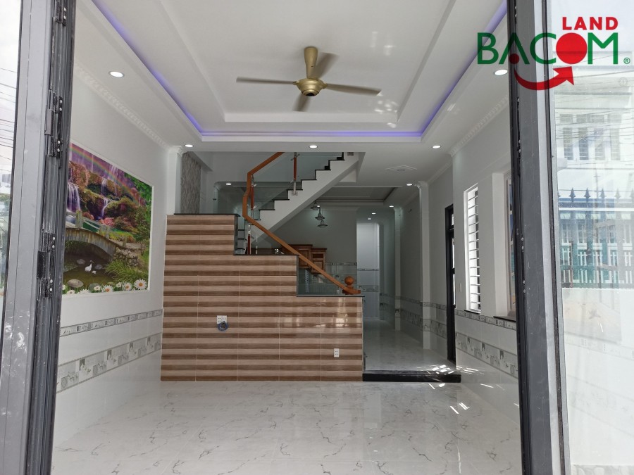 Nhà nguyên căn 1 trệt, 1 lầu, sổ hồng riêng, thổ cư 100% đường rộng 13m, TĐC Bửu Hoà
