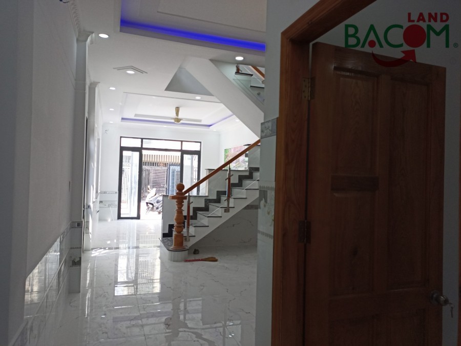 Nhà nguyên căn 1 trệt, 1 lầu, sổ hồng riêng, thổ cư 100% đường rộng 13m, TĐC Bửu Hoà