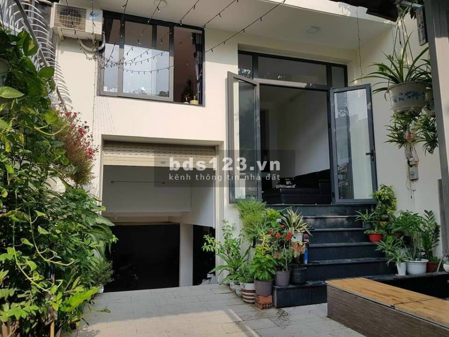 Bán nhà nguyên căn trung tâm Quận 1, sạch sẽ, thoáng mát, 2 tầng, giá 3.8 tỷ