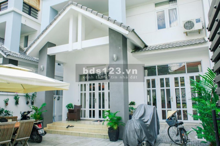 Cho thuê biệt thự trệt 3 lầu sân rộng Nguyễn Duy Hiệu Thảo điền (MS:156.112.134)