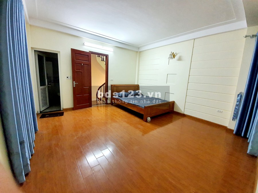 Bán Gấp Nhà Cổ Nhuế, Ôtô Đỗ Cửa, Kinh Doanh, DT 55 m2 x 4 Tầng, Giá 5.2 Tỷ.