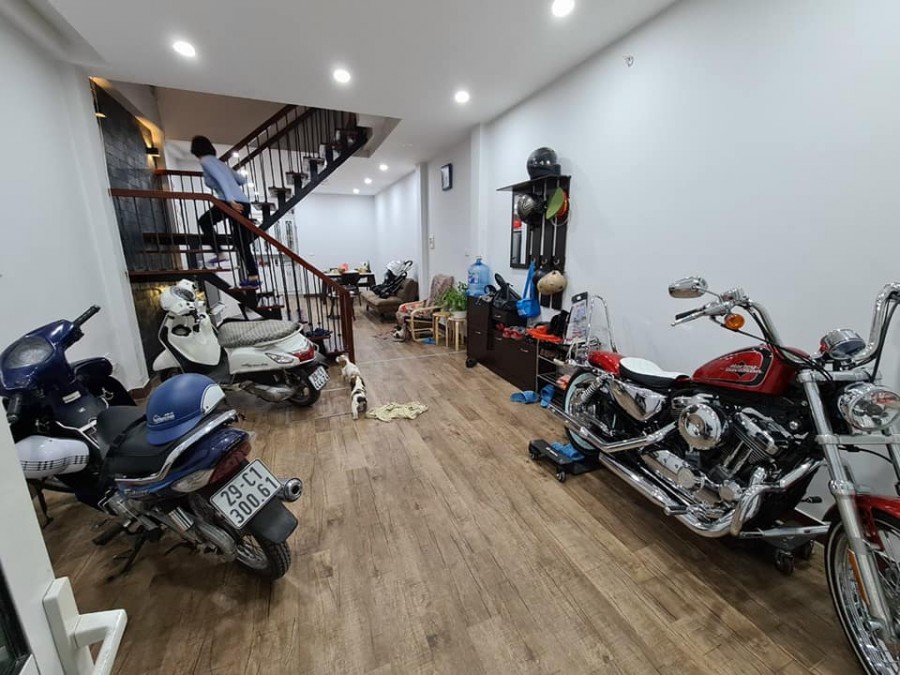 Siêu phẩm nhà đẹp, sân vườn Bồ Đề 95m2, 6 tầng, giá 6.5 tỷ, gần hồ sân rộng, ô tô