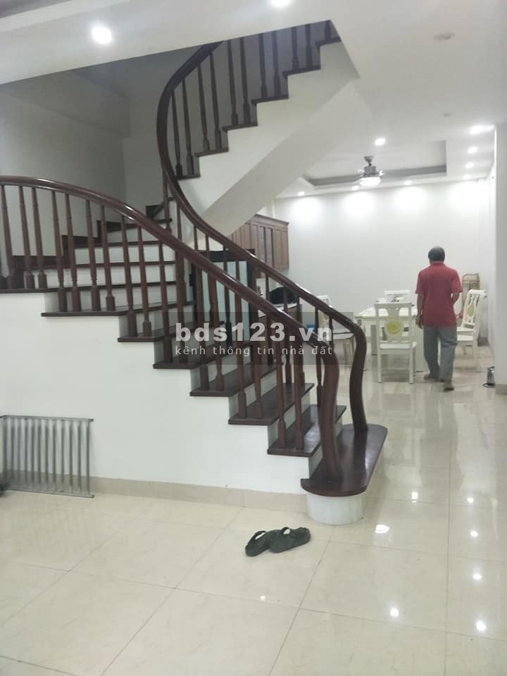 Bán nhà Bồ Đề lô góc ngõ thông oto vào nhà dt 50m2 x 5 tầng, mt 4m, giá 5.3 tỷ