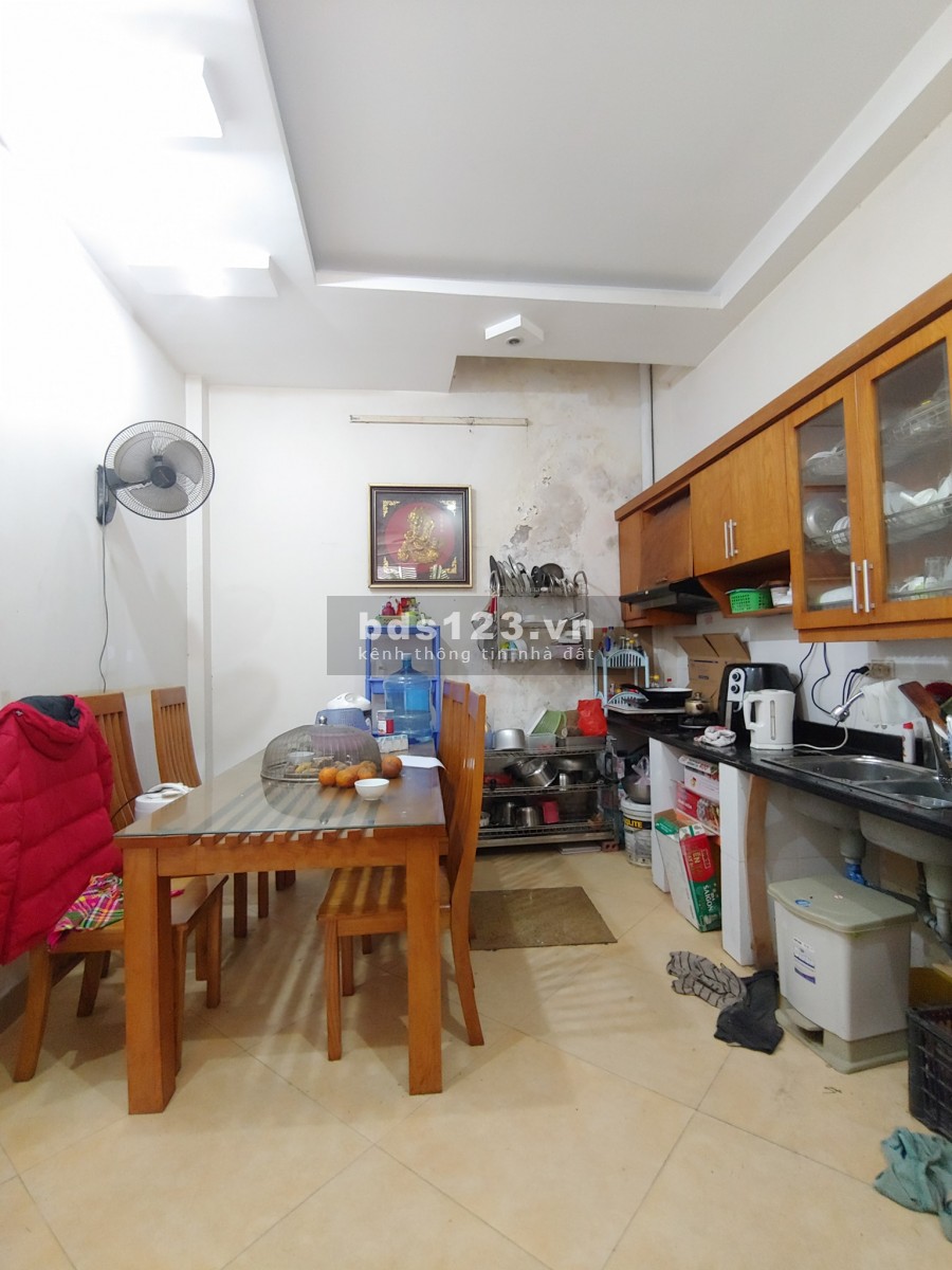 Bán Gấp Nhà Cổ Nhuế, Ôtô Đỗ Cửa, Kinh Doanh, DT 55 m2 x 4 Tầng, Giá 5.2 Tỷ.