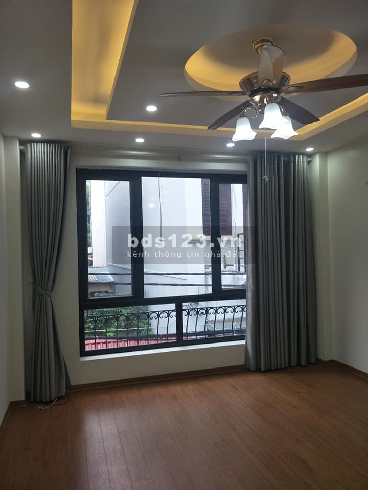 Bán nhà Bồ Đề lô góc ngõ thông oto vào nhà dt 50m2 x 5 tầng, mt 4m, giá 5.3 tỷ