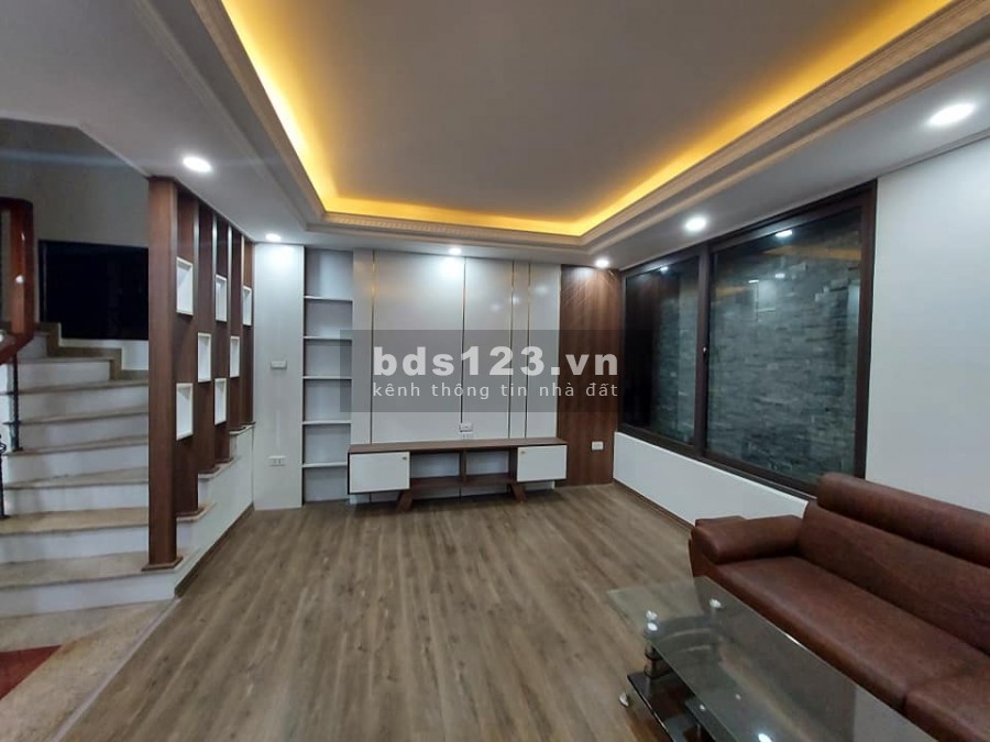 Bán nhà phố Chính Kinh, nhà mới xây 5t ầng đúc, duện tích 50m2, mt 5m, giá 4.9 tỷ0986333653