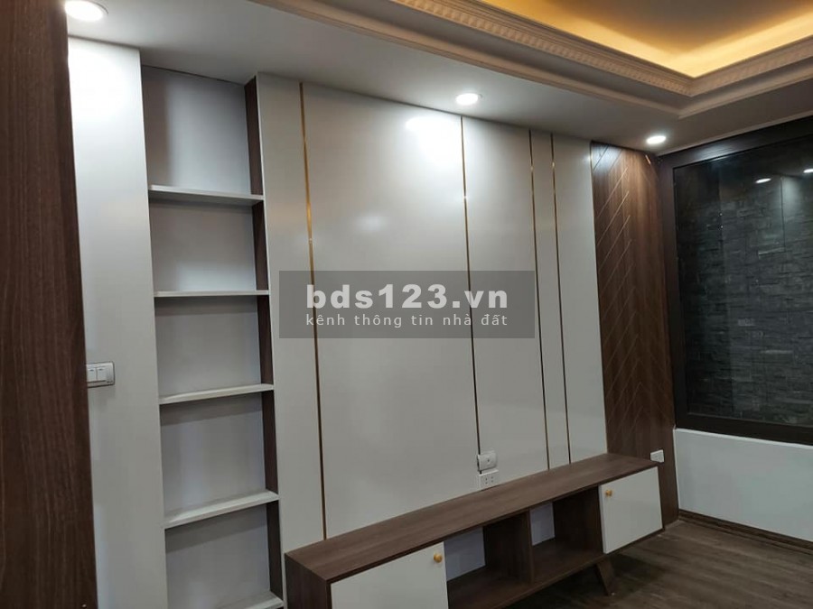 Bán nhà phố Chính Kinh, nhà mới xây 5t ầng đúc, duện tích 50m2, mt 5m, giá 4.9 tỷ0986333653