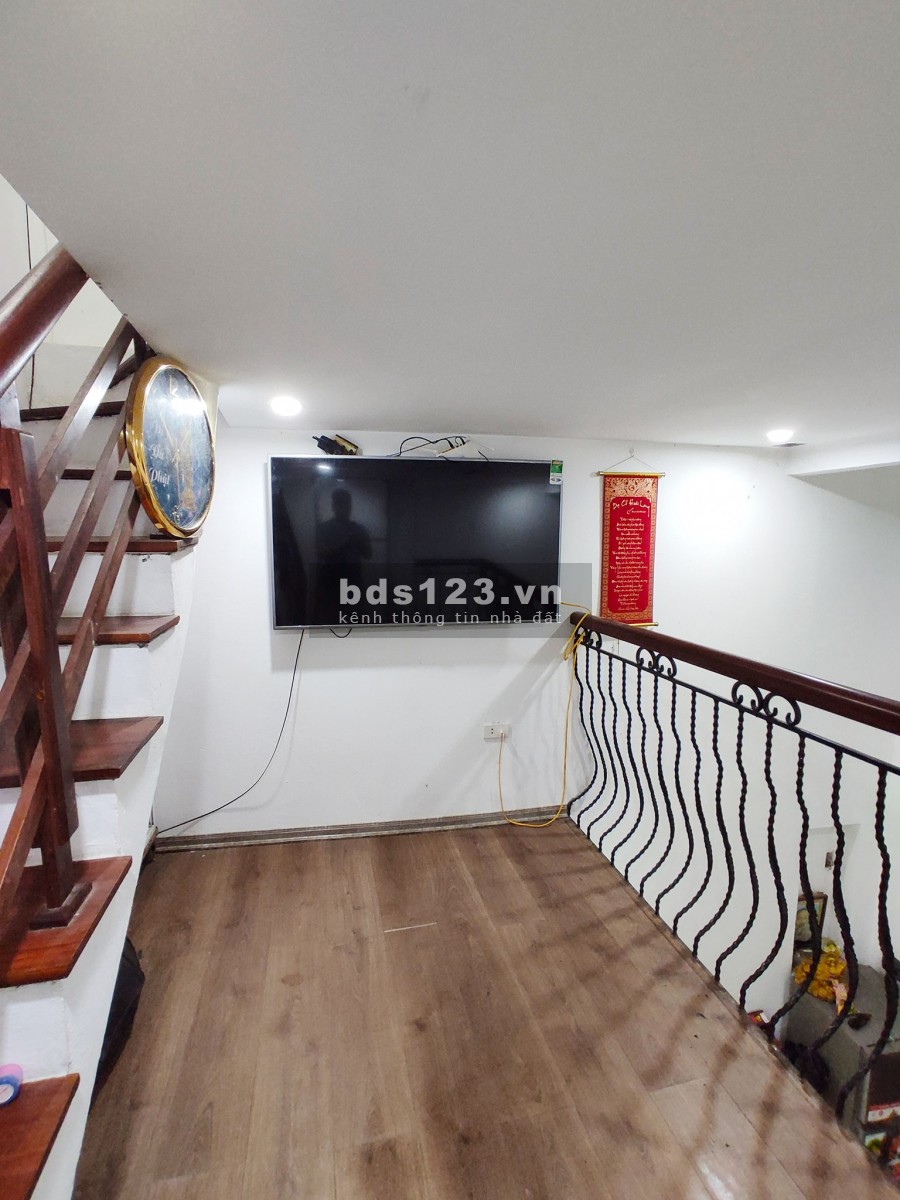 Bán nhà Ngõ Đình Đông Bạch Mai nhỉnh 2 tỷ, nhà 5 tầng đẹp, gần hồ, dt 22m2, giá 2,25 tỷ