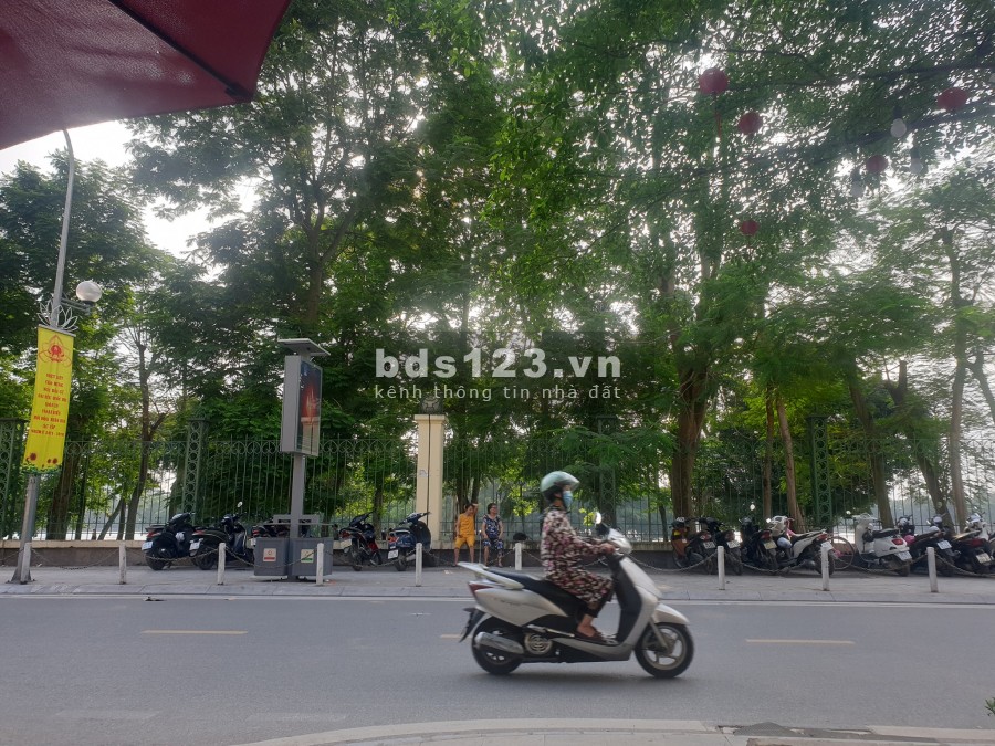 Nhà đất mặt phố Nguyễn Đình Chiểu 140m2 x 3 tầng, mặt tiền 12, lô góc, View Hồ Bày Mẫu. Giá 67 tỷ