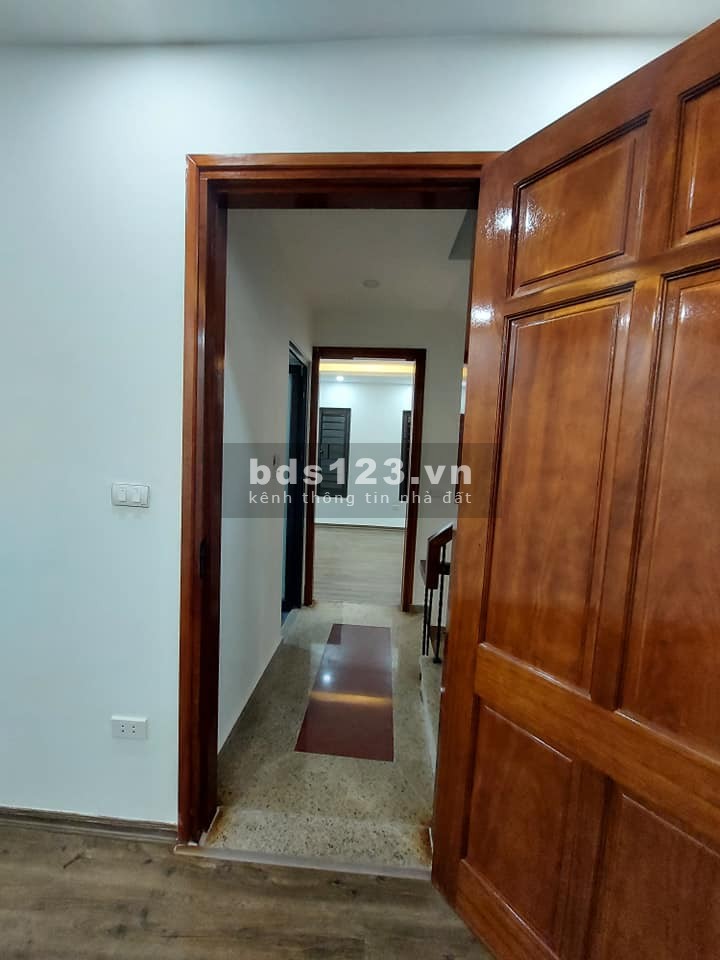 Bán nhà phố Chính Kinh, nhà mới xây 5t ầng đúc, duện tích 50m2, mt 5m, giá 4.9 tỷ0986333653
