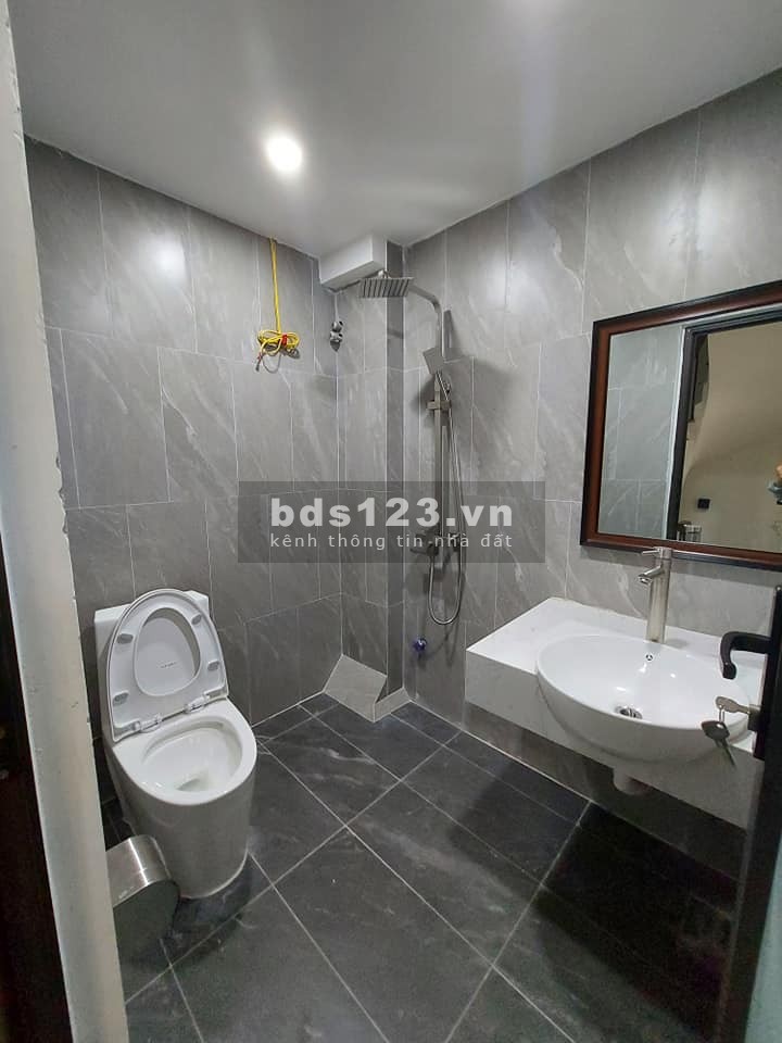 Bán nhà phố Chính Kinh, nhà mới xây 5t ầng đúc, duện tích 50m2, mt 5m, giá 4.9 tỷ0986333653