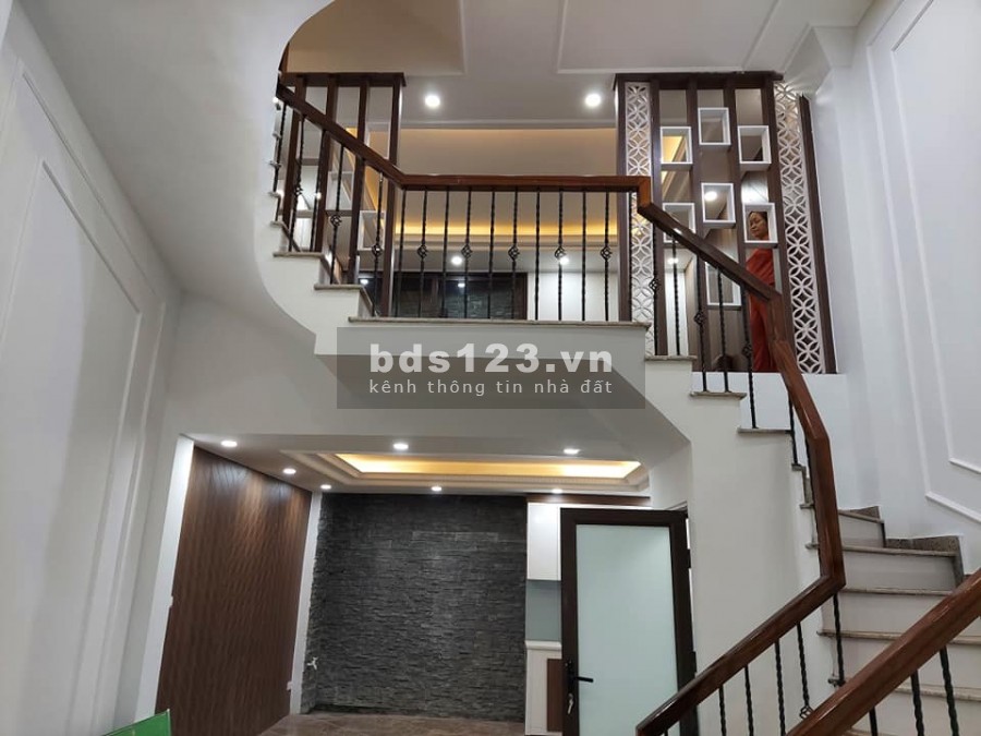 Bán nhà phố Chính Kinh, nhà mới xây 5t ầng đúc, duện tích 50m2, mt 5m, giá 4.9 tỷ0986333653