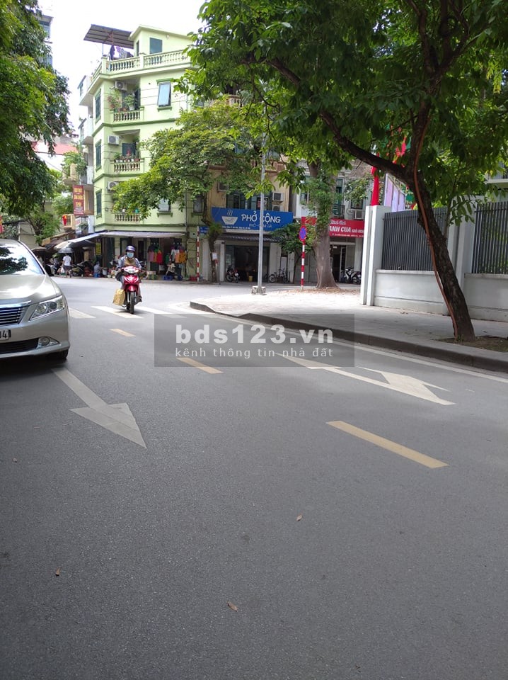 Chủ nhờ bán gấp nhà khu kinh doanh tấp nập, 2 bước ra hồ Hoàng Cầu, dt 44m2, 4 tầng đúc