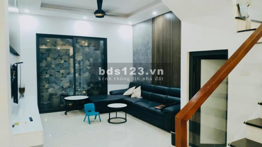 Bán nhà Cầu Giấy 60m2 x5T, MT 6,8m, ở, kinh doanh 60tr/1th giá 7,5 tỷ.
