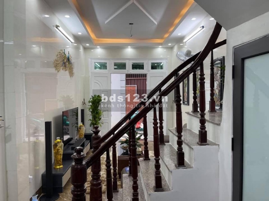 Bán nhà mới 5 tầng, phân lô ô to đỗ cửa, nhà mới xây, dt 45m2, giá bán 4.7 tỷ