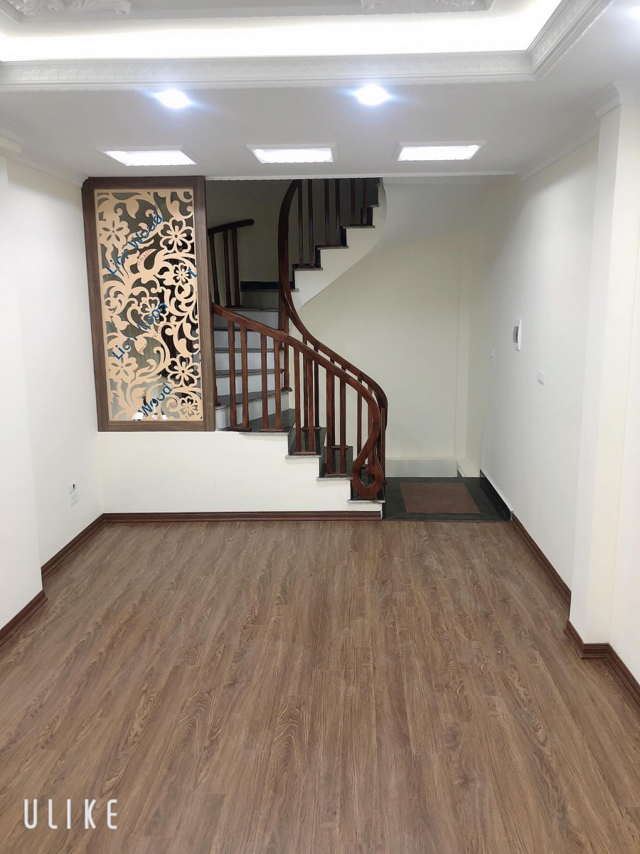Bán nhà: mặt ngõ rộng Định Công Thượng, Hoàng Mai. DT: 31m2, 5 tầng, mt 5m, Giá 4,5 tỷ. LH: Thanh 0977686830