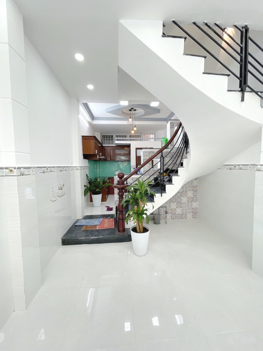 Nhà 3 tầng, 5PN, hẻm 184 Âu Dương Lân Phường 3 Quận 8