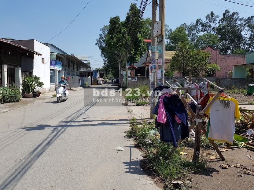 Bán đất vườn có thổ cư, SHR, MT nhựa 8m, Cách QL 51 chỉ 150m, trung tâm Phường Tam Phước