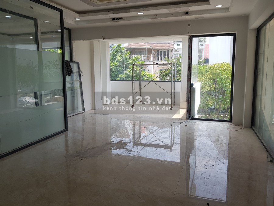 Cho thuê nguyên căn villa mặt tiền Trần Não trệt 2 lầu sàn trống suốt 15x20m