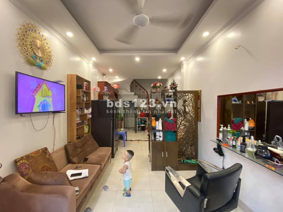 Cần bán nhà mới xây Cự Khối, Long Biên, 4 Tầng 30m2, giá 2.1Tỷ