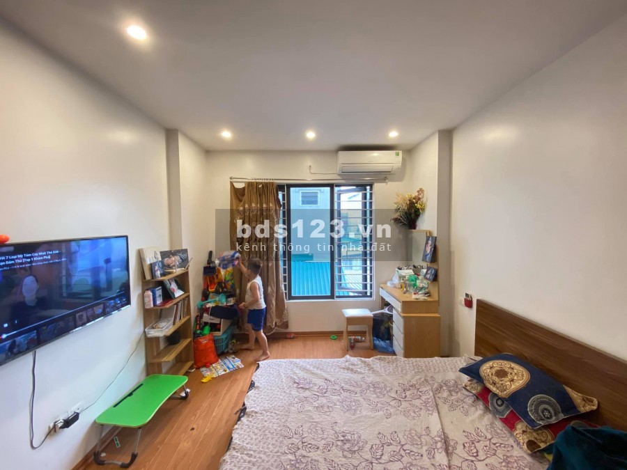 Cần bán nhà mới xây Cự Khối, Long Biên, 4 Tầng 30m2, giá 2.1Tỷ