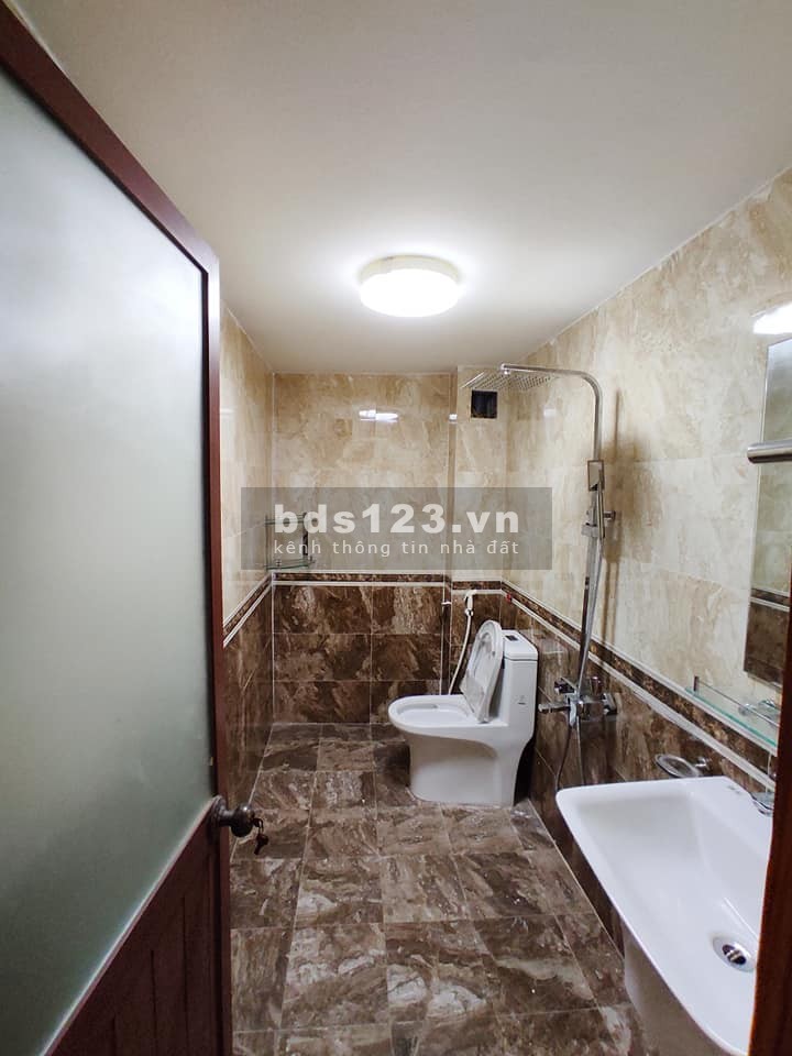Nhà Hoàng Mai, mặt ngõ thông, ô tô ra vào thoải mái, kinh doanh, dt 42m2, 4 tầng, hơn 4 tỷ