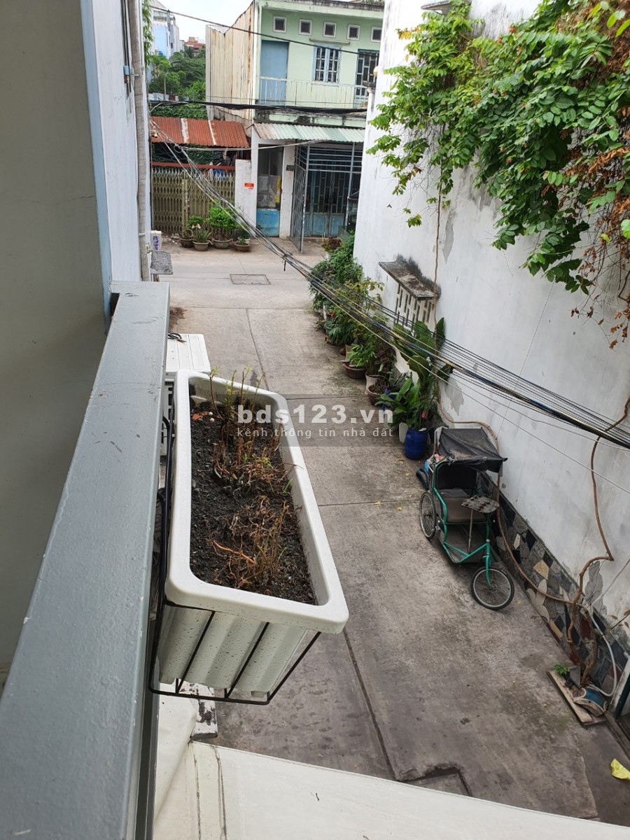 Chính chủ bán gấp nhà giá tốt 4,5x10 1 trệt 2 lầu tại Liên Khu 5-11-12 Q Bình Tân