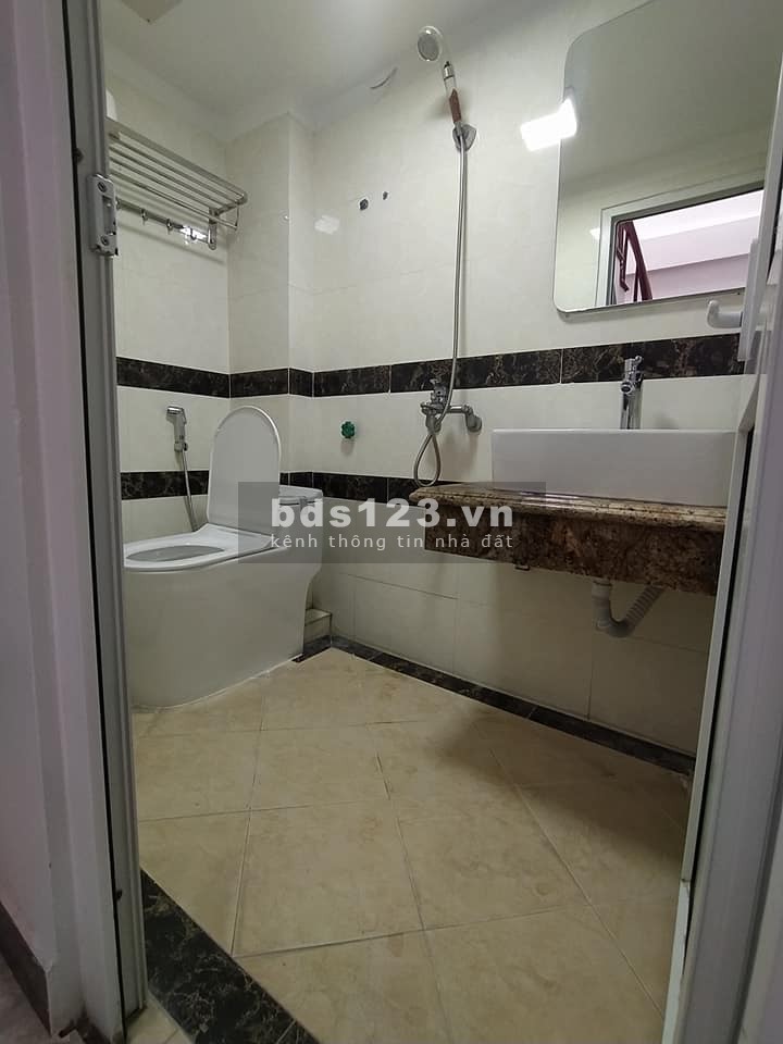 Bán nhà ngõ Trại Cá, nội thất siêu đẹp, vô vàn tiện ích, dt 35m2, giá: 3.4 tỷ