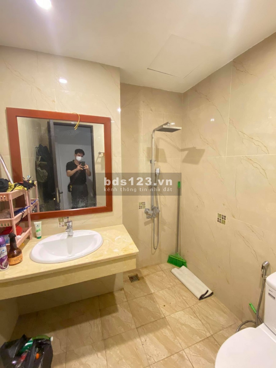 Cần bán nhà mới xây Cự Khối, Long Biên, 4 Tầng 30m2, giá 2.1Tỷ
