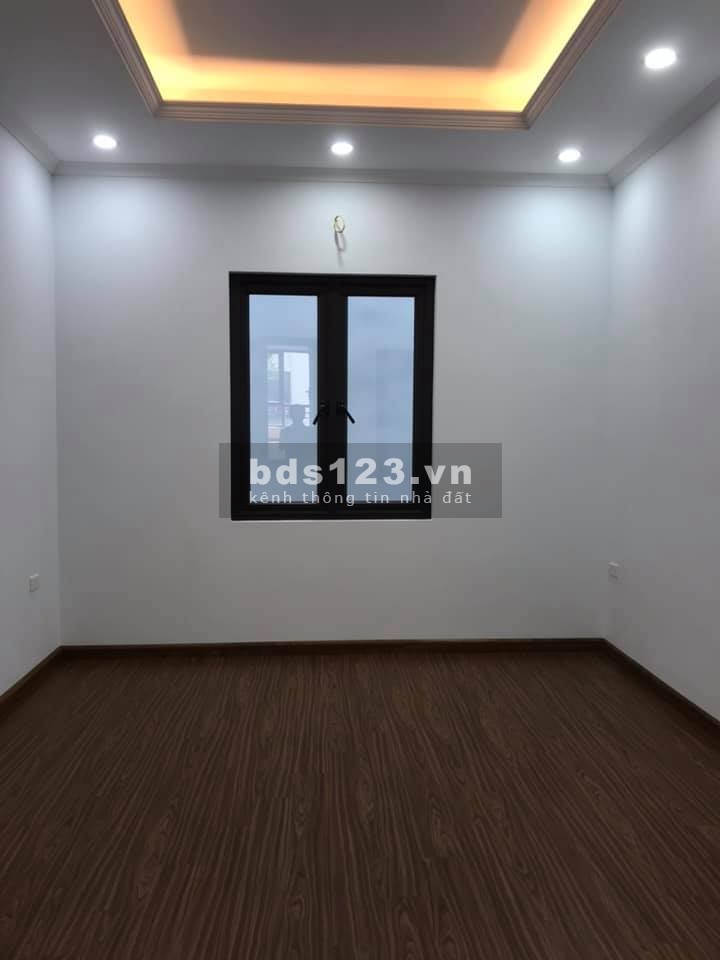 Nhà Quận Hoàng Mai thoáng đẹp, giao thông thuận tiện, an ninh tốt, hàng xóm thân thiện, ô tô đỗ cửa, dt 52m2, nhỉnh 4 tỷ