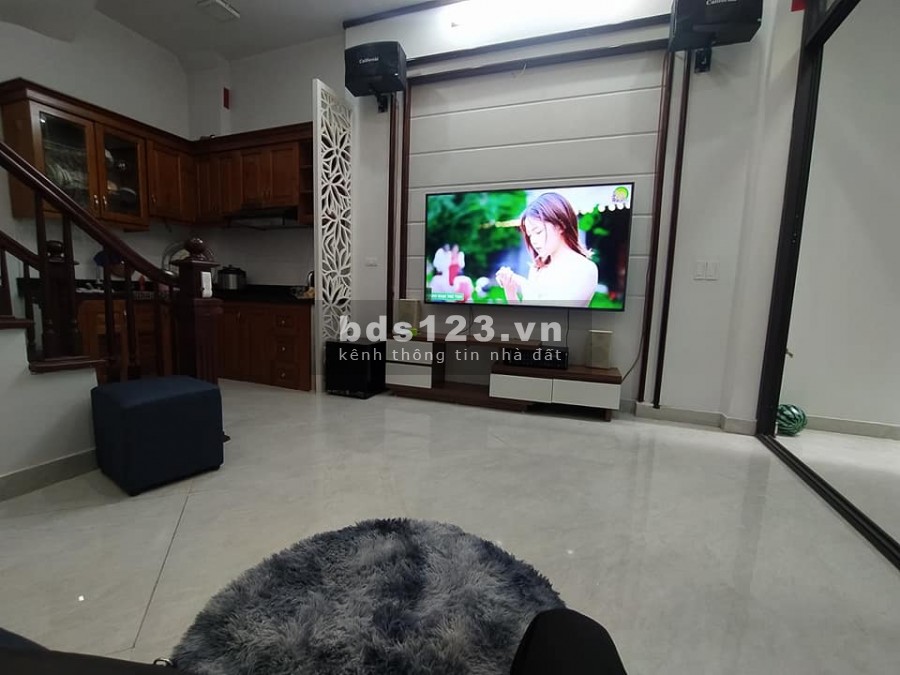 Bán nhà ngõ Trại Cá, nội thất siêu đẹp, vô vàn tiện ích, dt 35m2, giá: 3.4 tỷ