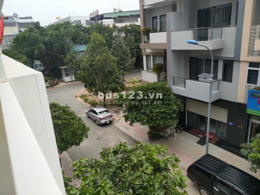 Bán nhà khu dân cư Phú Gia 2 sổ riêng thổ cư 5x16m giá bán 4tỷ850